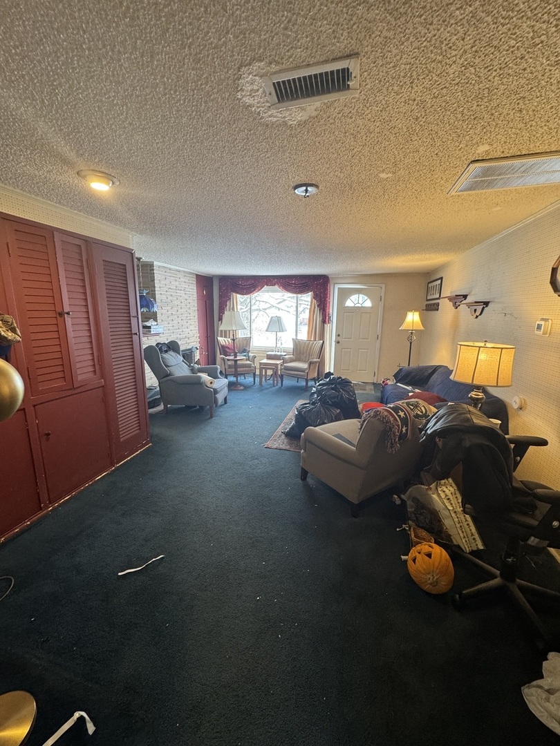 218 N WOODLAWN Street