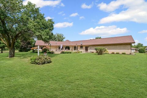 Tiny photo for 800 Cambridge Drive, Paxton, IL 60957 (MLS # 12437297)