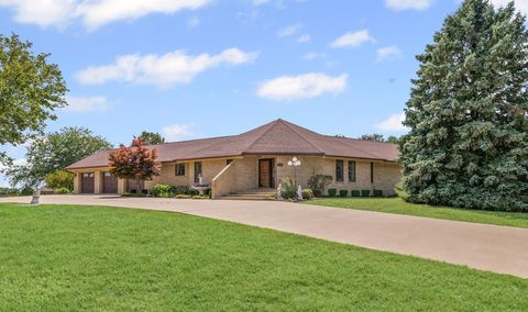 Photo of 800 Cambridge Drive, Paxton, IL 60957 (MLS # 12437297)