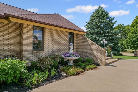 Tiny photo for 800 Cambridge Drive, Paxton, IL 60957 (MLS # 12437297)