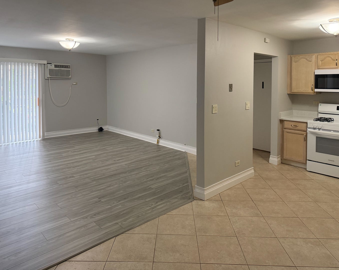 9S070 Frontage Road 102