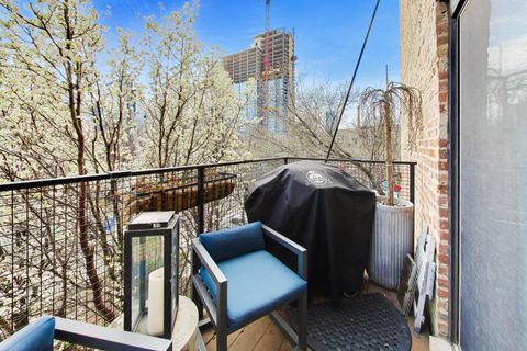 Tiny photo for 1050 W HUBBARD Street #2F, Chicago, IL 60622 (MLS # 12619600)