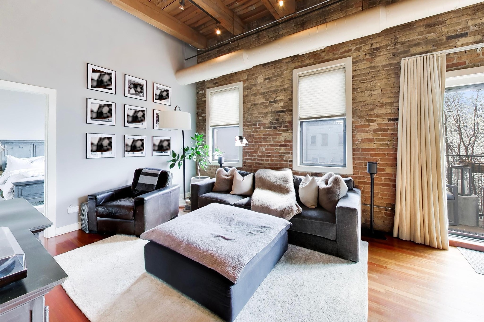 1050 W HUBBARD Street 2F