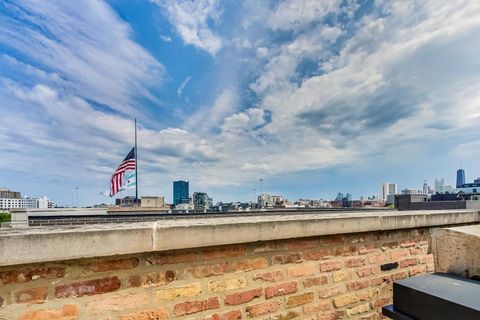 Tiny photo for 1050 W HUBBARD Street #2F, Chicago, IL 60622 (MLS # 12619600)