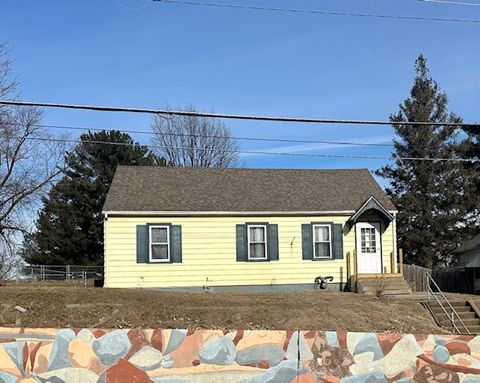 Photo of 1212 2nd Avenue S, Clinton, IA 52732 (MLS # 12551653)