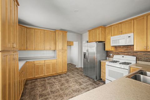 Tiny photo for 6121 S Woodlawn Avenue #2, Chicago, IL 60637 (MLS # 12559347)