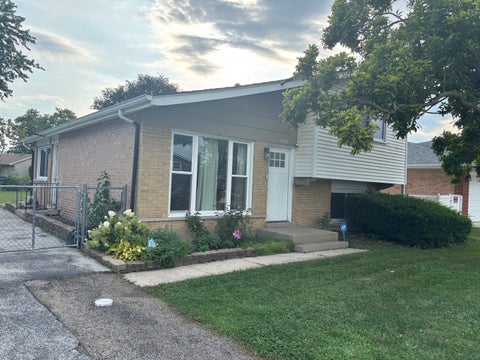 Photo of 15208 LAWNDALE Avenue, Midlothian, IL 60445 (MLS # 12747839)