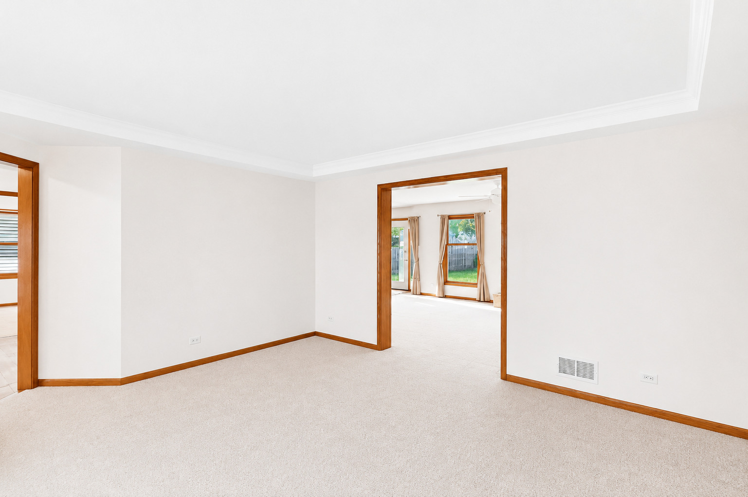 Properties 3 537 W Comstock Avenue
