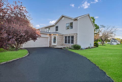 Photo of 537 W Comstock Avenue, Elmhurst, IL 60126 (MLS # 12657921)