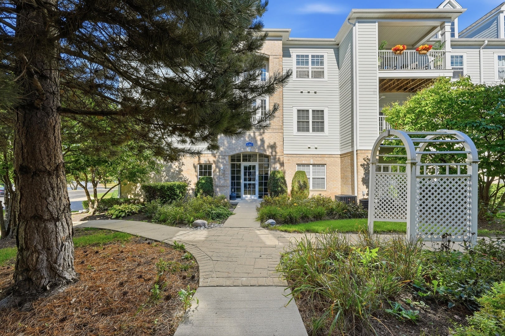 1267 W Lake Street 104