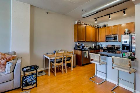Tiny photo for 909 W Washington Boulevard #811, Chicago, IL 60607 (MLS # 12560121)