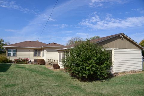 Tiny photo for 318 24th Avenue, Ottawa, IL 61350 (MLS # 12488888)