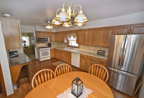 Tiny photo for 318 24th Avenue, Ottawa, IL 61350 (MLS # 12488888)
