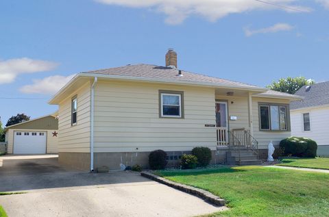 Photo of 318 24th Avenue, Ottawa, IL 61350 (MLS # 12488888)