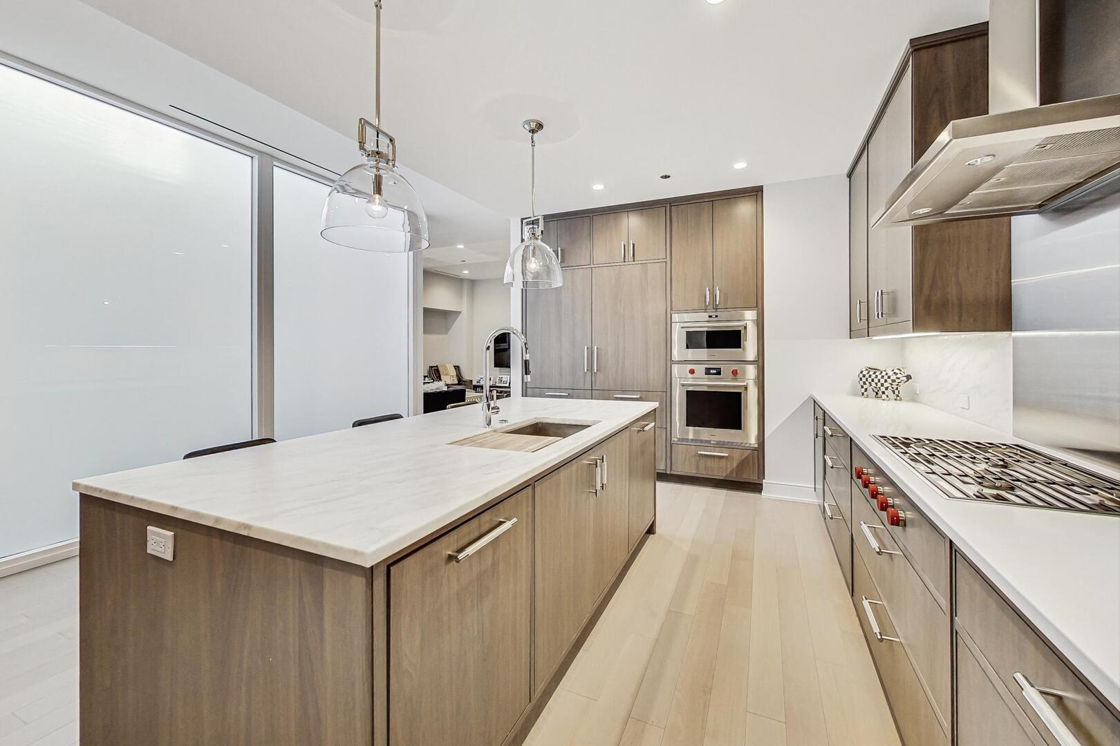 1550 N Clark Street 604