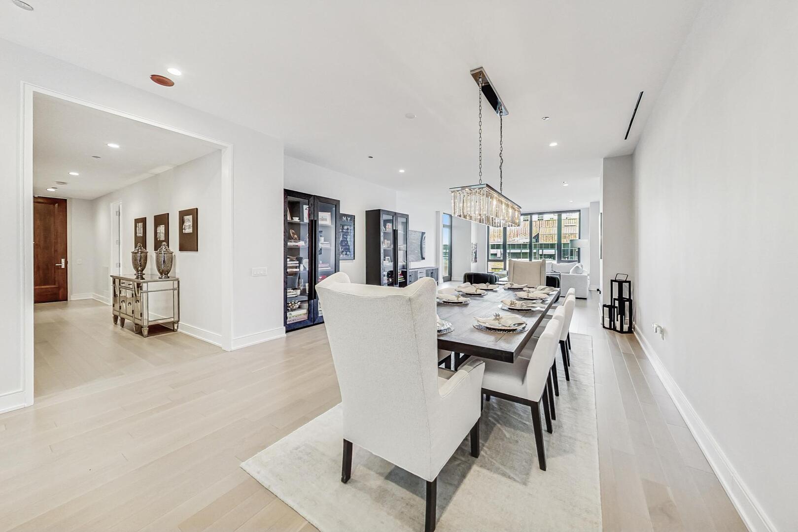 1550 N Clark Street 604