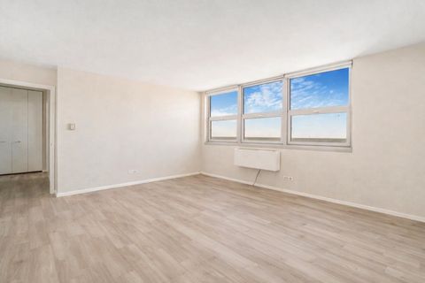 Tiny photo for 6147 N Sheridan Road #27A, Chicago, IL 60660 (MLS # 12609877)