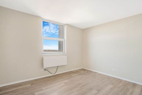 Tiny photo for 6147 N Sheridan Road #27A, Chicago, IL 60660 (MLS # 12609877)