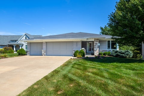 Photo of 6559 BLACKBERRY Lane, Bettendorf, IA 52722 (MLS # 12740859)