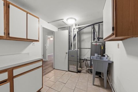 Tiny photo for 5701 W 89th Place, Oak Lawn, IL 60453 (MLS # 12502926)