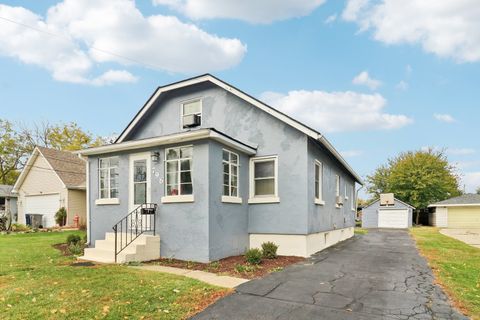 Tiny photo for 796 Parkway Avenue, Elgin, IL 60120 (MLS # 12609655)