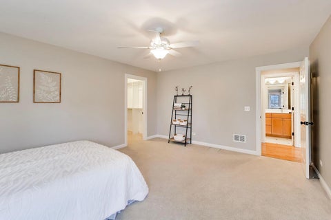 Tiny photo for 1212 W Clarendon Road, Arlington Heights, IL 60004 (MLS # 12640737)
