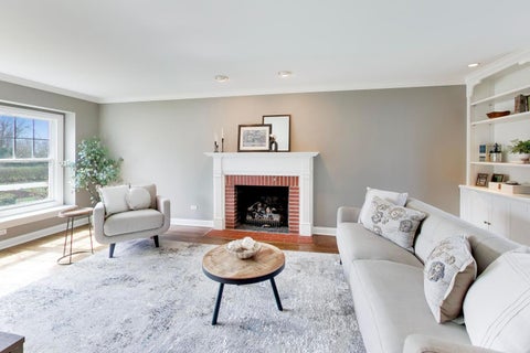 Tiny photo for 1212 W Clarendon Road, Arlington Heights, IL 60004 (MLS # 12640737)