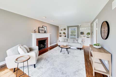 Tiny photo for 1212 W Clarendon Road, Arlington Heights, IL 60004 (MLS # 12640737)