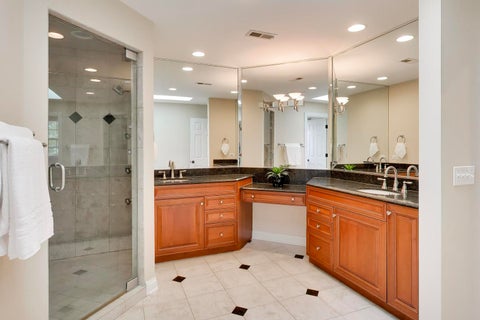 Tiny photo for 1212 W Clarendon Road, Arlington Heights, IL 60004 (MLS # 12640737)