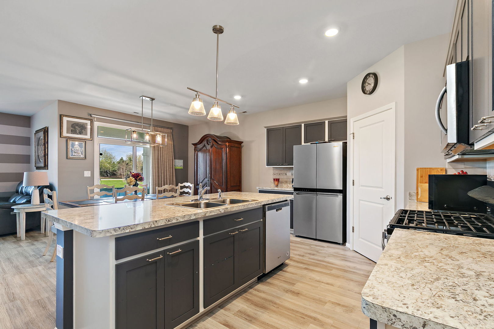979 Crestview Lane