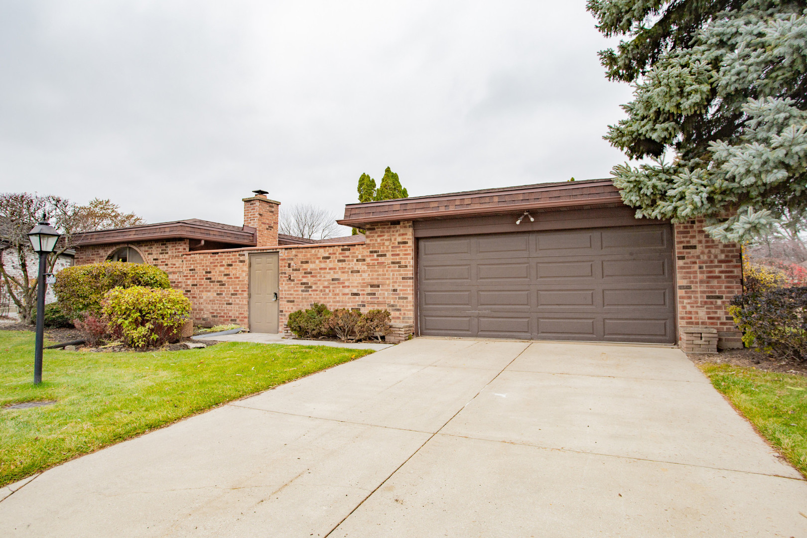 Northbrook, Illinois 60062, United States, 2 Bedrooms Bedrooms, ,3 BathroomsBathrooms,Residential,Contingent,246933