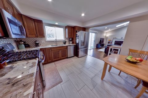 Tiny photo for 1284 Regent Drive, Mundelein, IL 60060 (MLS # 12655135)