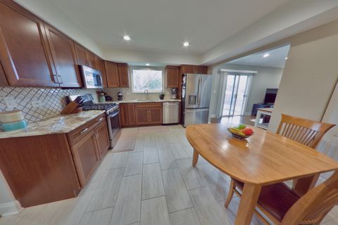 Tiny photo for 1284 Regent Drive, Mundelein, IL 60060 (MLS # 12655135)