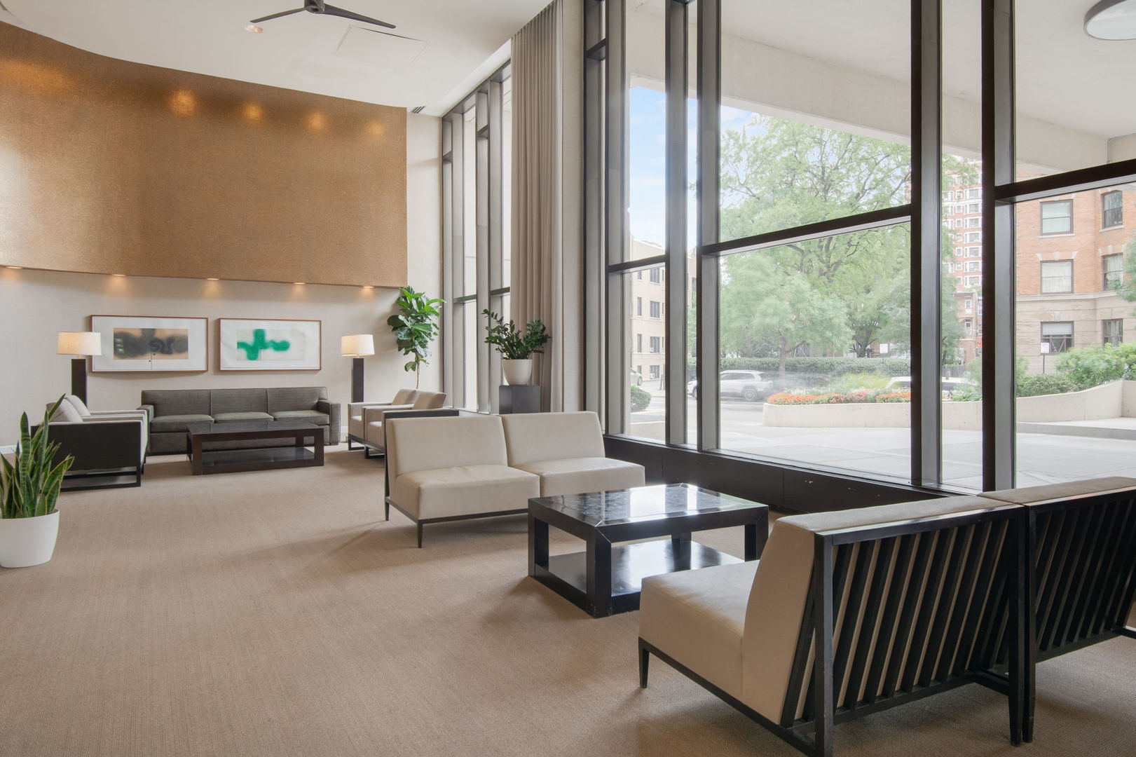 3930 N Pine Grove Avenue 1606