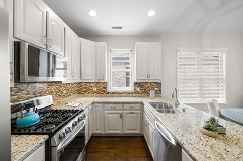 Tiny photo for 913 W ALTGELD Street #4W, Chicago, IL 60614 (MLS # 12444858)