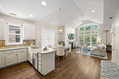 Tiny photo for 913 W ALTGELD Street #4W, Chicago, IL 60614 (MLS # 12444858)