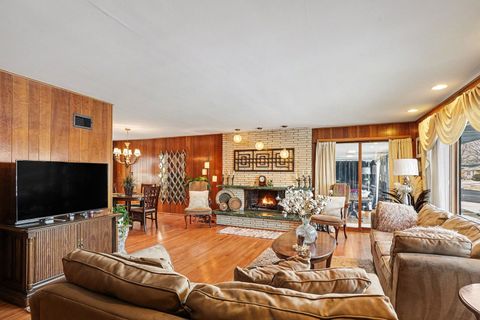 Tiny photo for 5501 W 102nd Street, Oak Lawn, IL 60453 (MLS # 12556198)