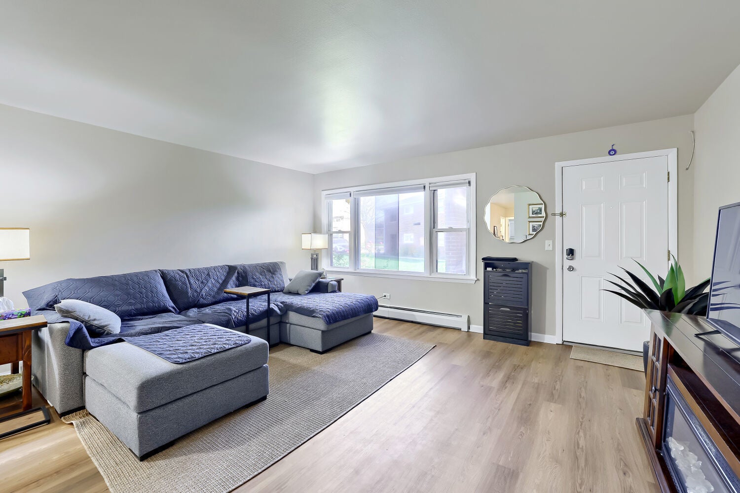 1101 E Algonquin Road 6