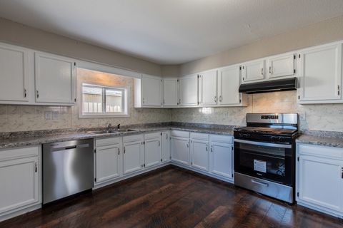 Tiny photo for 522 E 5th Street, Kewanee, IL 61443 (MLS # 12536695)