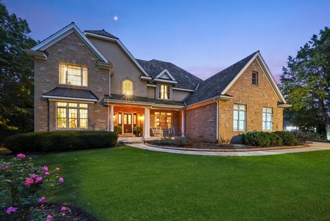 Photo of 35080 N Oak Knoll Circle, Gurnee, IL 60031 (MLS # 12625123)