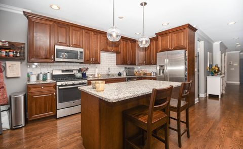 Tiny photo for 21 N Herbert Road #I, Riverside, IL 60546 (MLS # 12680395)