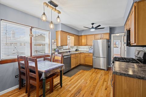 Tiny photo for 5901 108th Place, Chicago Ridge, IL 60415 (MLS # 12570500)