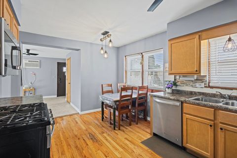 Tiny photo for 5901 108th Place, Chicago Ridge, IL 60415 (MLS # 12570500)