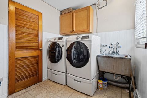 Tiny photo for 5901 108th Place, Chicago Ridge, IL 60415 (MLS # 12570500)