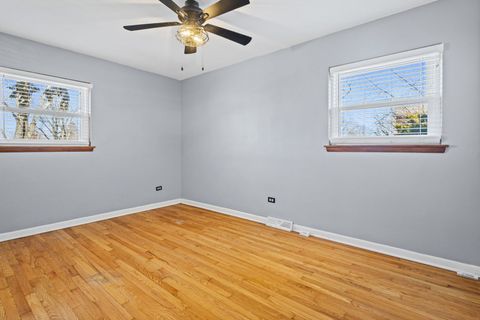 Tiny photo for 5901 108th Place, Chicago Ridge, IL 60415 (MLS # 12570500)