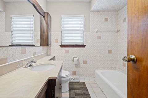 Tiny photo for 5901 108th Place, Chicago Ridge, IL 60415 (MLS # 12570500)