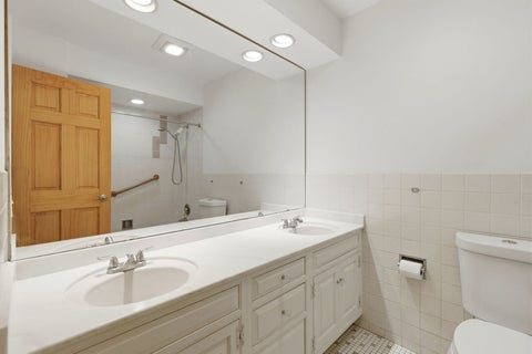 Tiny photo for 1310 Maple Avenue #2C, Evanston, IL 60201 (MLS # 12753908)