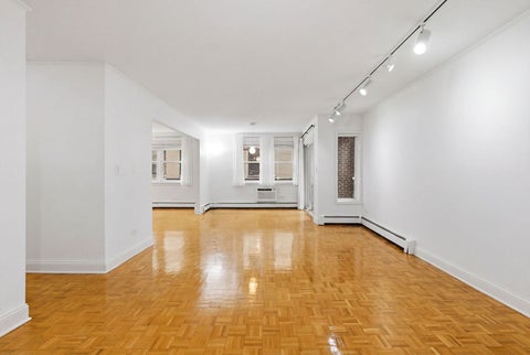 Tiny photo for 1310 Maple Avenue #2C, Evanston, IL 60201 (MLS # 12753908)
