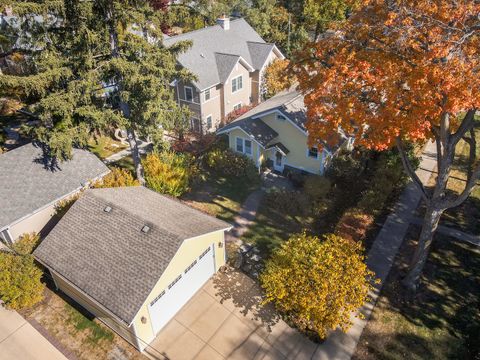 A home in Glen Ellyn