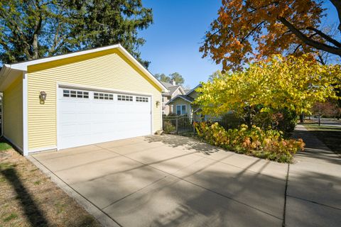 A home in Glen Ellyn